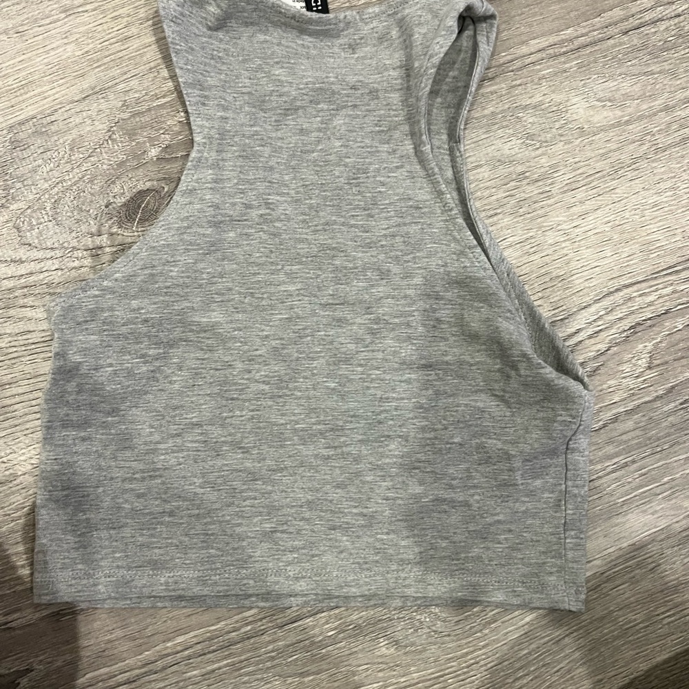 H& M Grey Crop Top